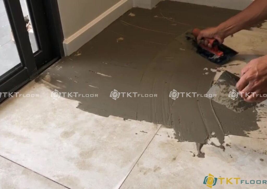 bước 2 trét microcement lớp nền 1